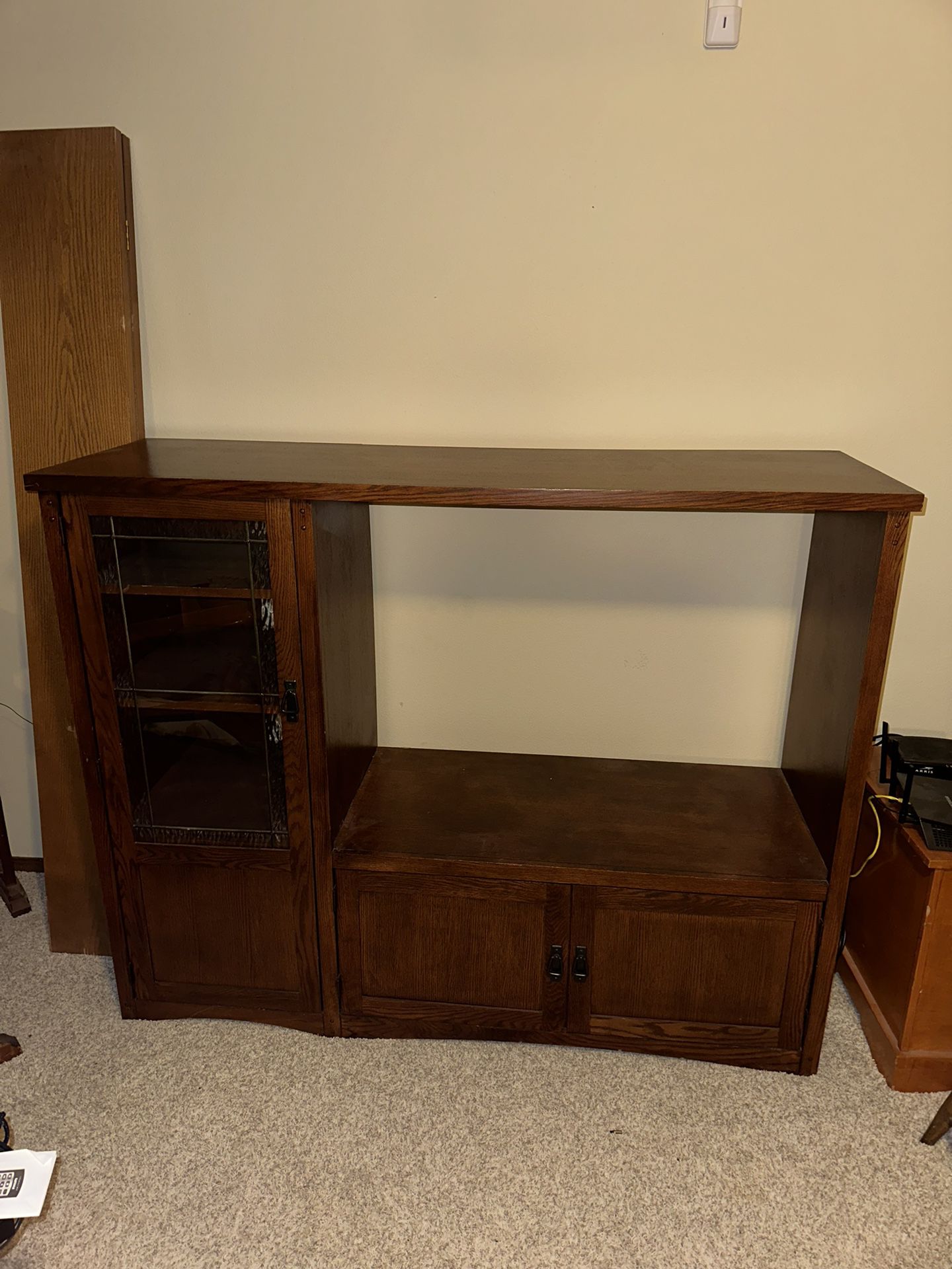 TV Stand/Entertainment Center in Perfect Condition