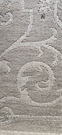 5 X 7 Beige and Cream Area Rug