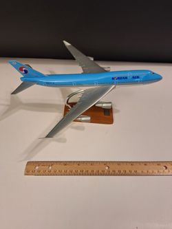 SOUTH KOREAN AIRLINES 747  QUEEN OF THE SKY MODEL