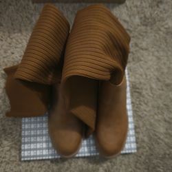 Womes Boots Size 9 New