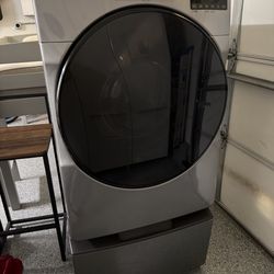 Whirlpool washer & pedestal drawer Free