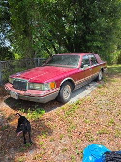 Lincoln town car