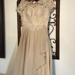 WEDDING DRESS SIZE 12-14 NEW NOT TAG