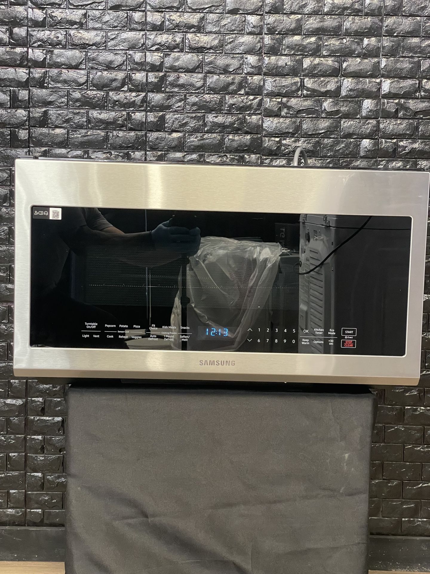 Samsung Microwave w/Warranty! R1671A