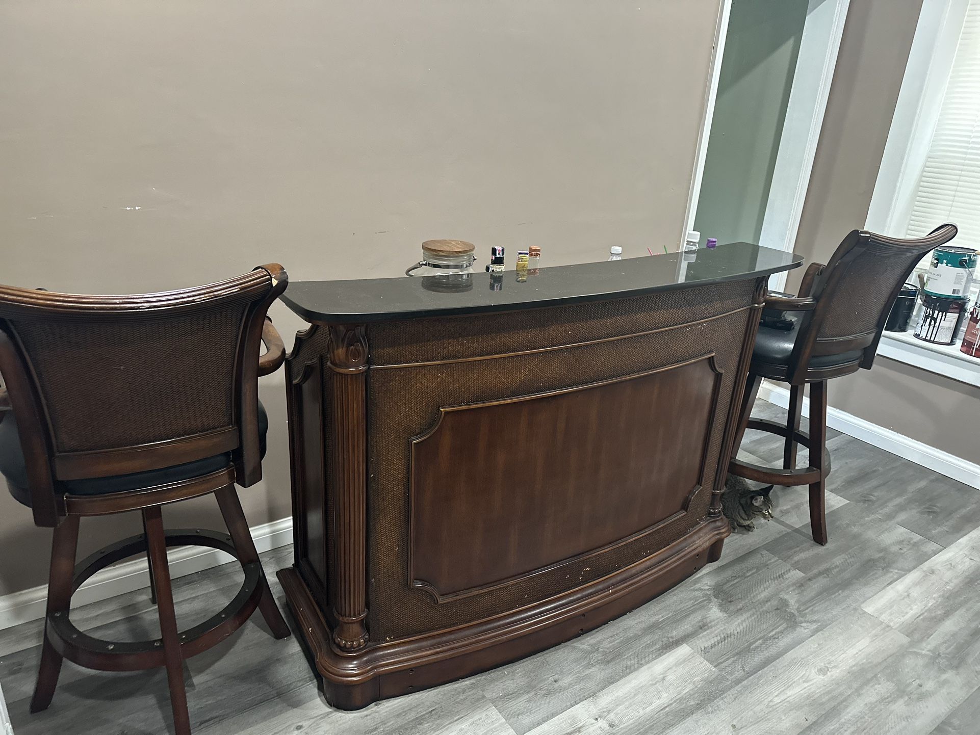 Bar + 2 Chairs