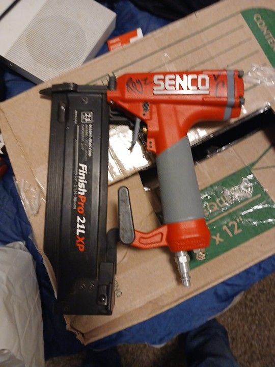 FinishPro 21LXP Micro Pinner, a 21-gauge pneumatic pin nailer.