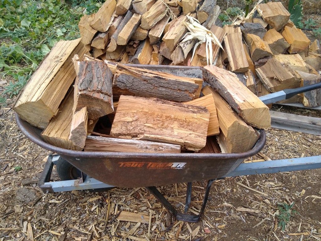 Vendo leña mix pino eucalipto otro a $15 la carretilla