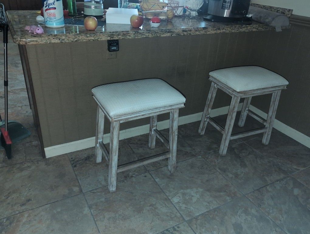 2 Stools
