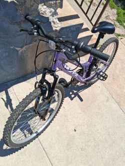 Women's huffy mountain bike