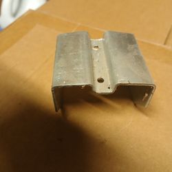 Hardware for pallets for honeybees.Hardware