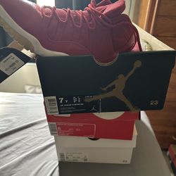 Jordan big kids Size 7 