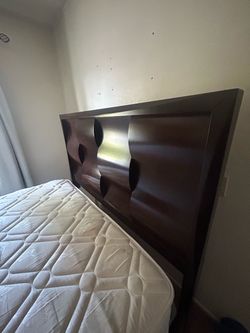 Full/ queen bed