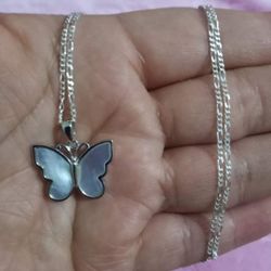 925 Sterling Silver Chain With The Pendant/Cadena Con Dije De Mariposa  De Plata 925 Con Opalo