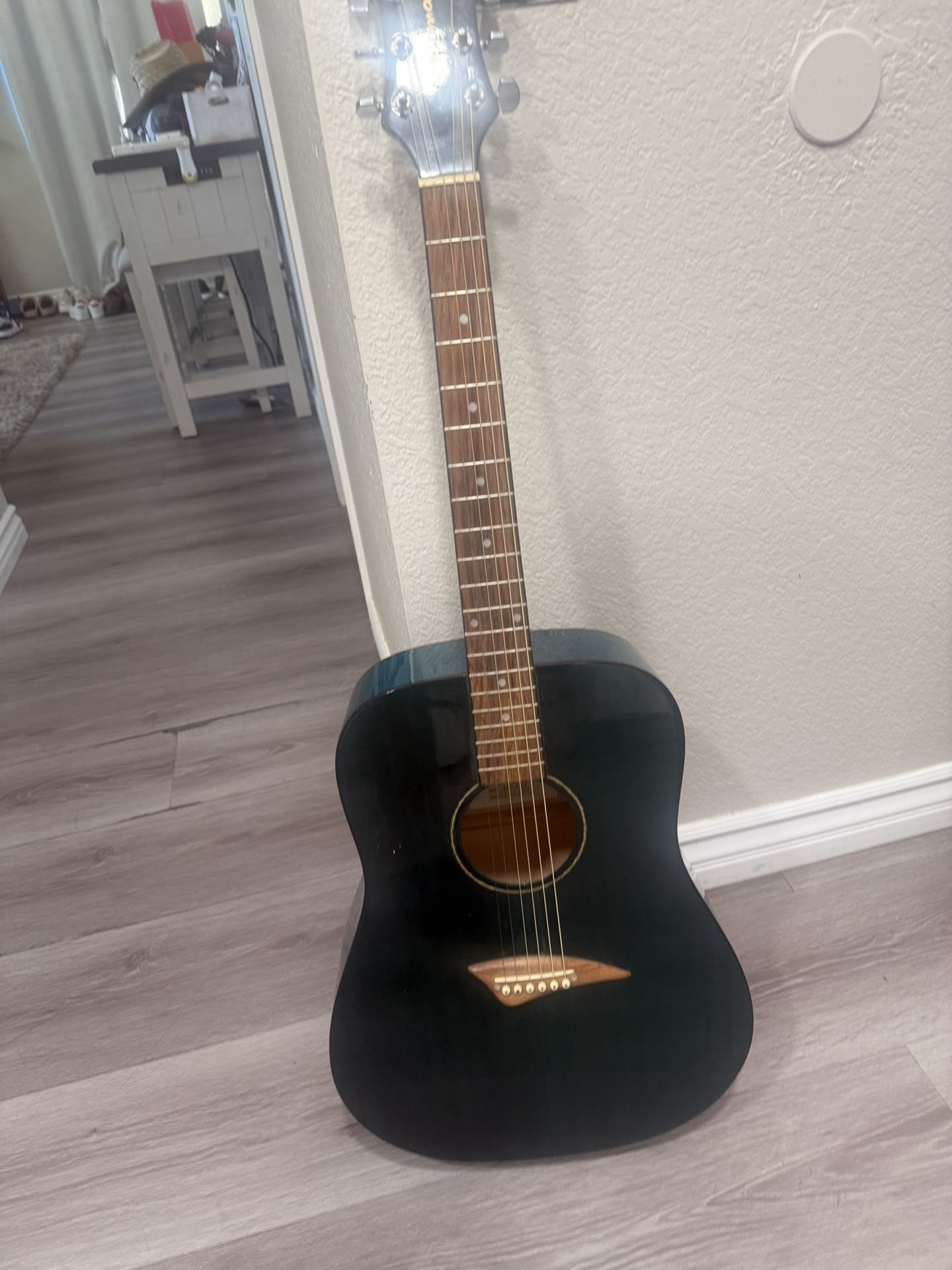 Left-handed Guitar - Like New