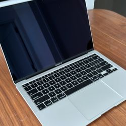 2022 M1 MacBook Air - New with Box (512GB/8GB/4YR Applecare+)