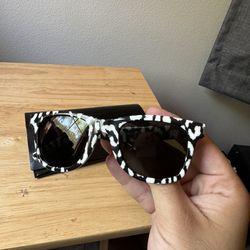 YSL sunglasses Worn Twice Amazing Condition 