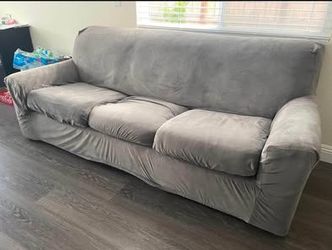Comfortable and functional sofa set for sale!