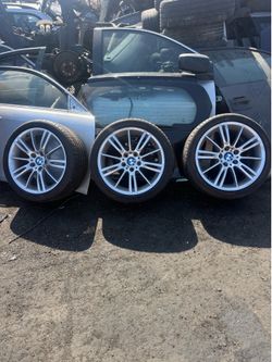 2004 BMW 325i 4 OEM Wheels Tire Size /225/40/18. $450
