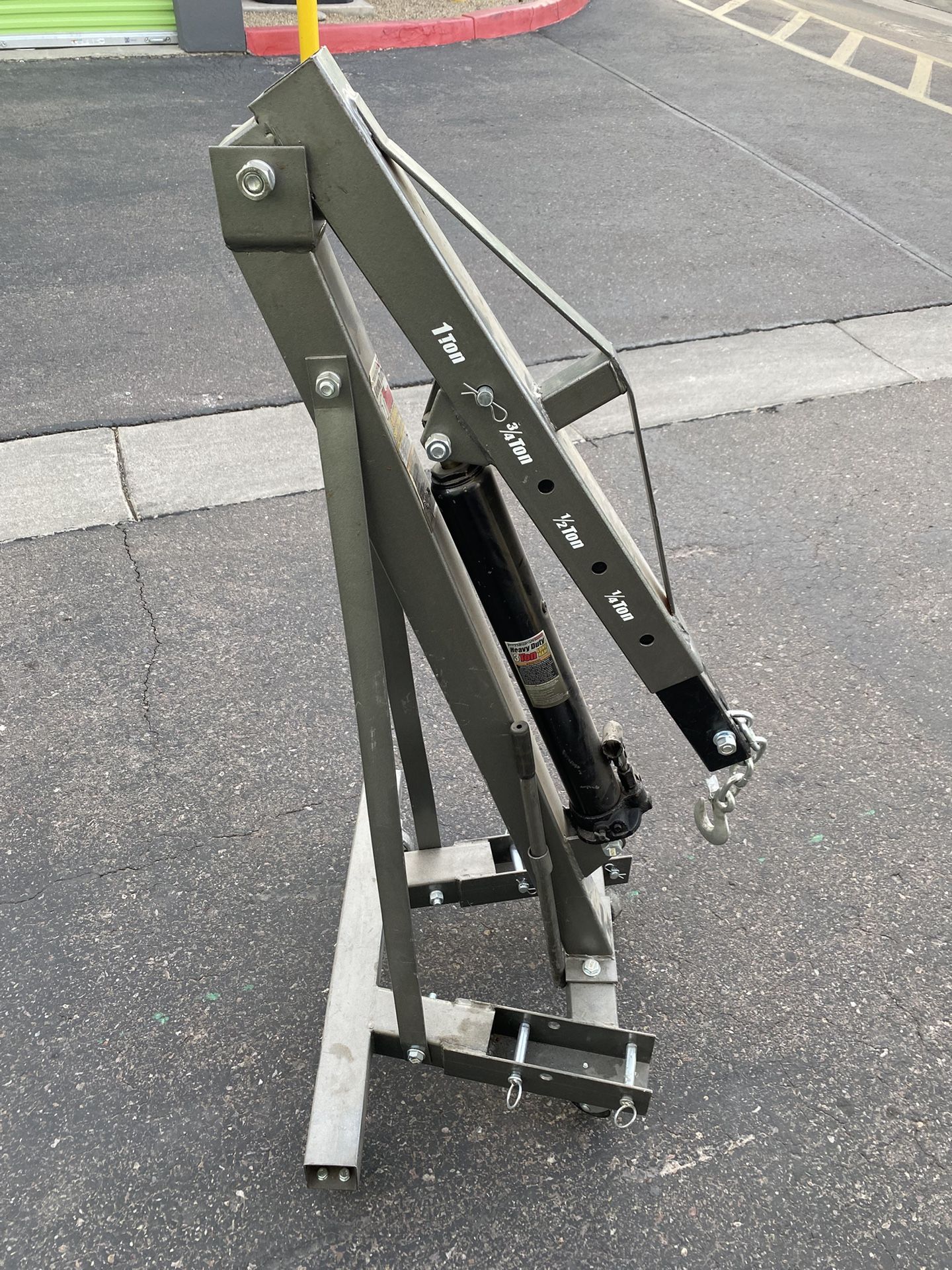 Pittsburgh 61858 1 Ton Capacity Foldable Shop Crane
