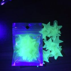 20 Star Glowers, 10 Balloons, 2 Sticky Hands, 1 Slinky