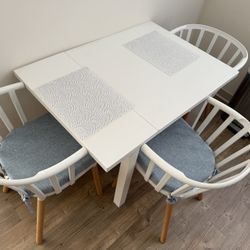Dining Room Table & Chairs
