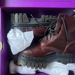 Dr. Martens Audrick Boot US5 