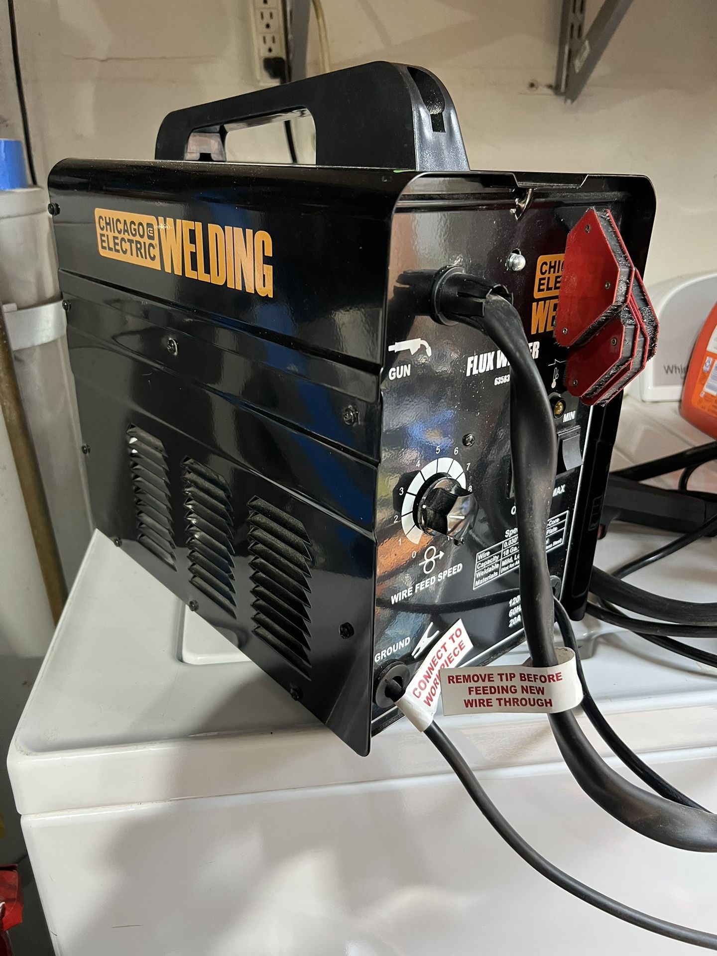 CHICAGO ELECTRIC WELDING Flux 125 Welder