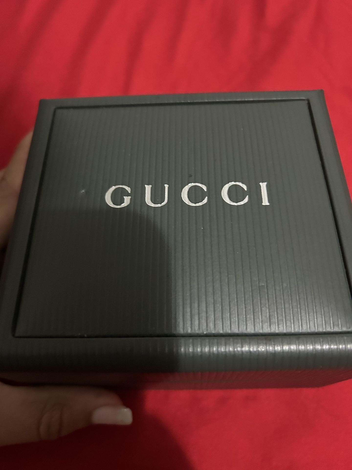 c1997 Gucci 9000 series men's vintage watch. Model reference 9040M