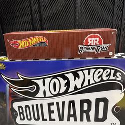 Hot Wheels Boulevard 25-Car Factory Set, Premium Die-Cast 1:64 Scale Sports Cars And 5 Car Set Total of 30 cars