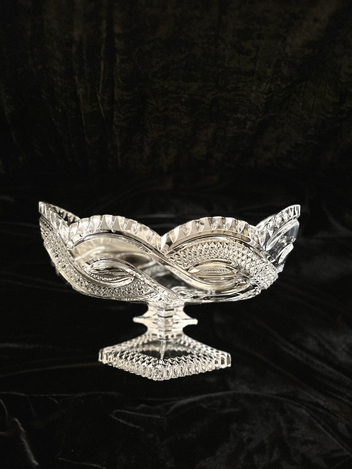 Exquisite Bohemia Crystal 'Denise' Footed Bowl