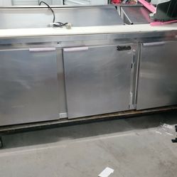 Sandwich Table 3 Doors