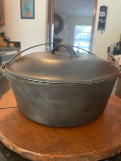 Vintage cast iron dutch oven