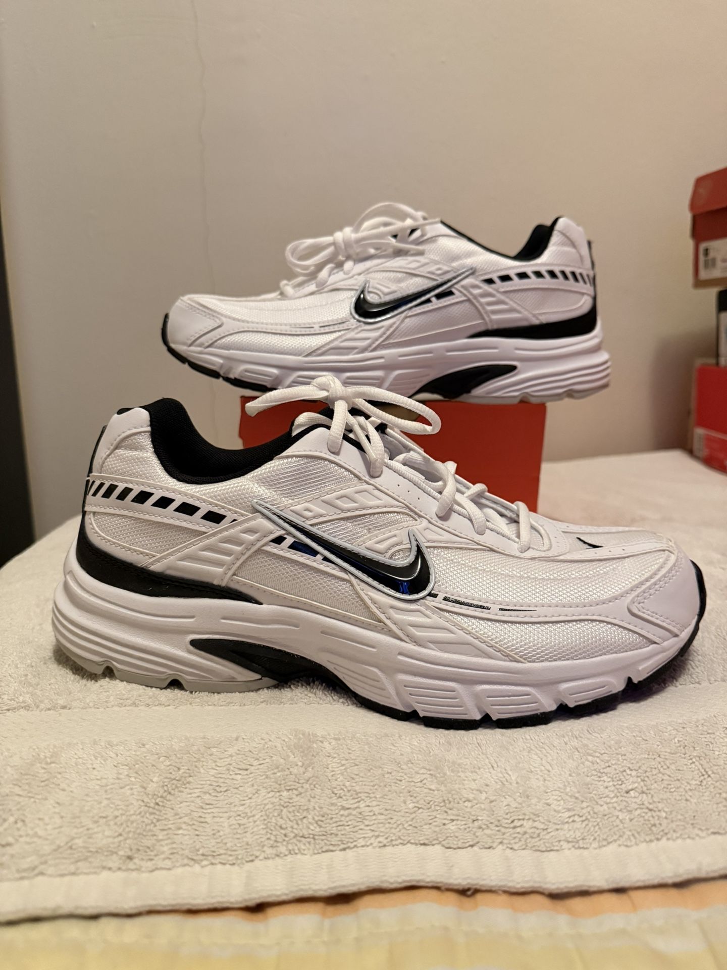 Nike shoes size 9.5 Brand New and Original Men  Zapatos de Nike talla 9.5 Nuevos y originales Hombre