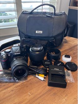 Nikon D5200 with Bag and Extra Zoom lens