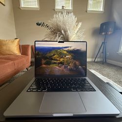 💻 MacBook Pro 14” — 1TB / 16GB / Excellent Condition