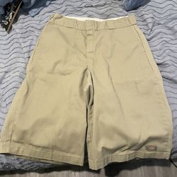 Cacky Dickie Shorts Loose Fit. Waist Size (36)