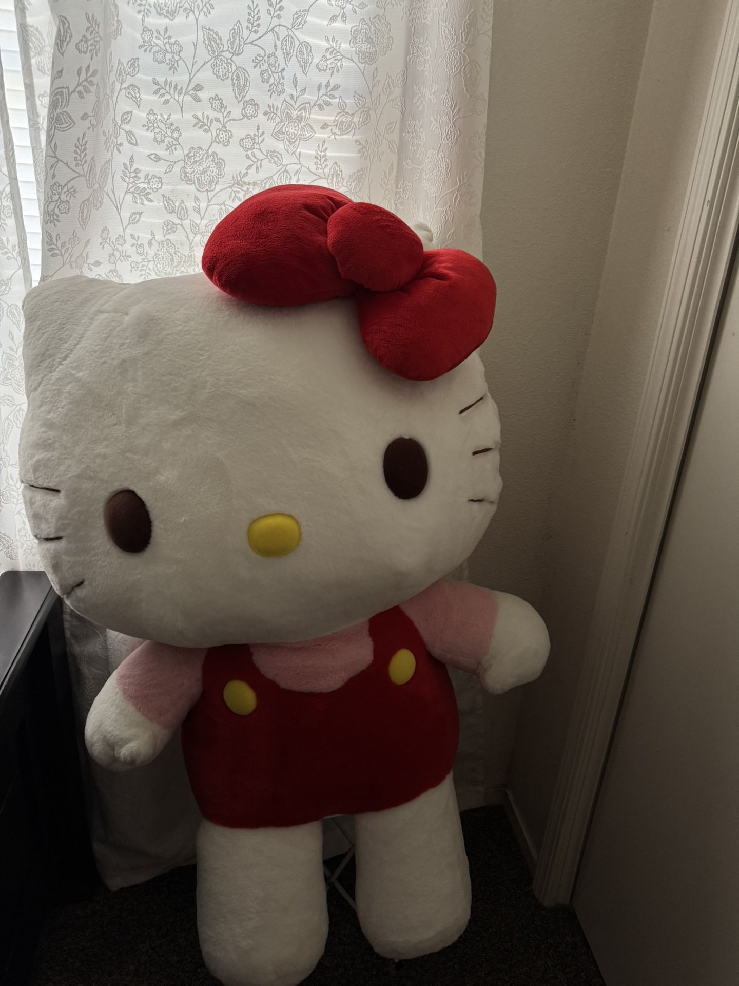Giant Hello kitty