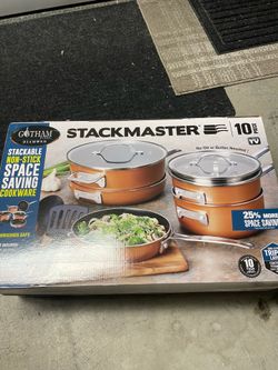 Stackable 10 piece cookware set