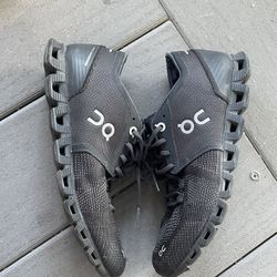 OnCloud Woman Sneakers Size 6.5