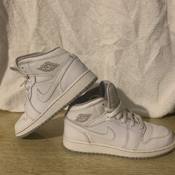 NIKE AIR JORDAN 1 RETRO 554725-112 - YOUTH SIZE 4.5Y All White High Tops 