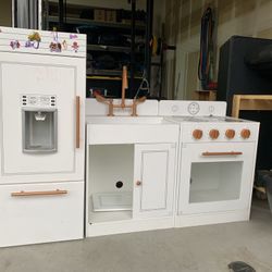 Toy Kitchen Set, Misc Toys