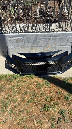 TOYOTA COROLLA SE XSE FRONT BUMPER COVER AND LOWER CENTER GRILLE GRILL ORIGINAL USED OEM