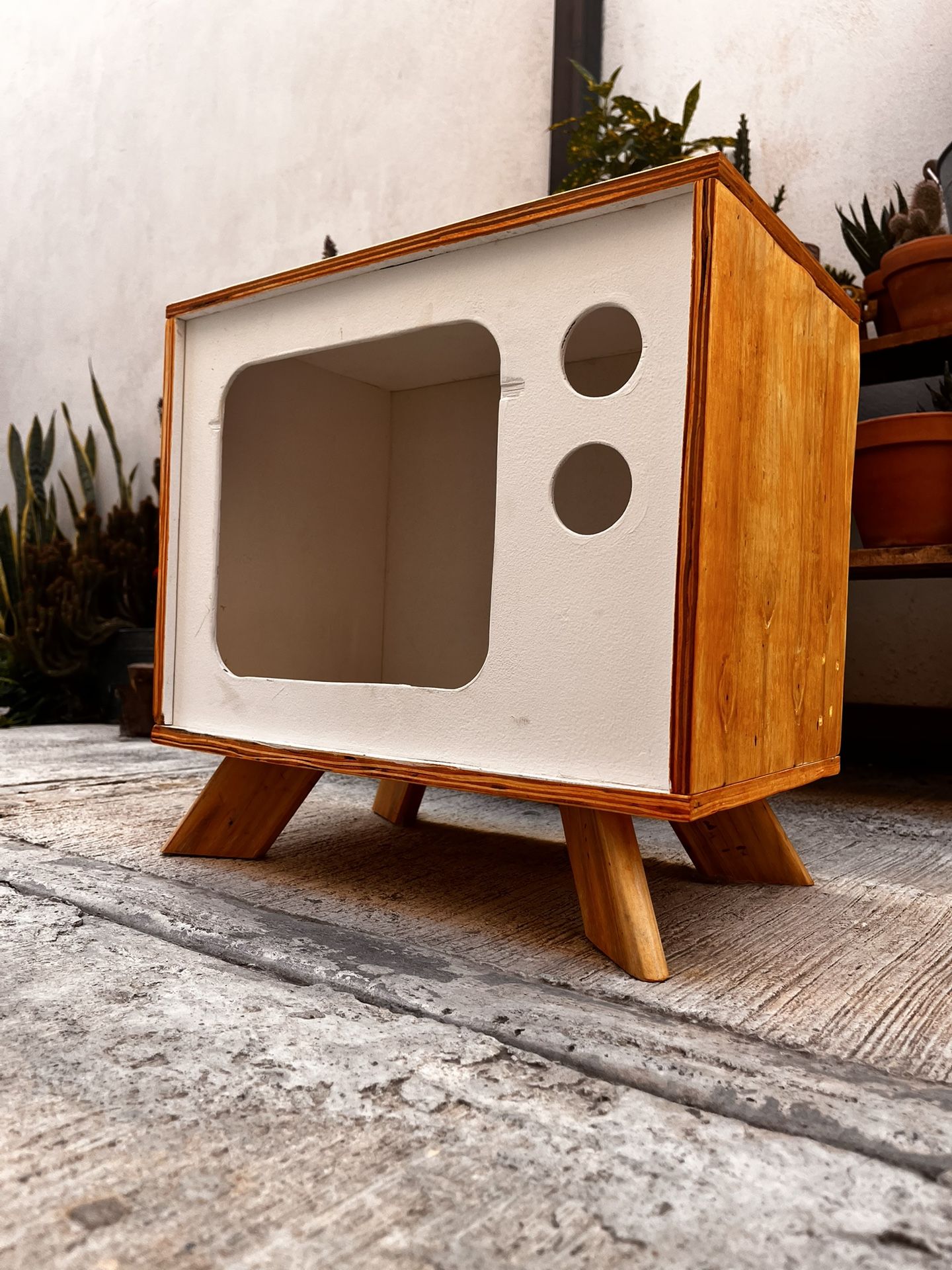 Retro Pet House