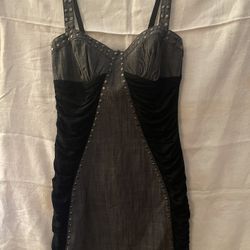 Very Sexy Dress. Looks Very Good On.