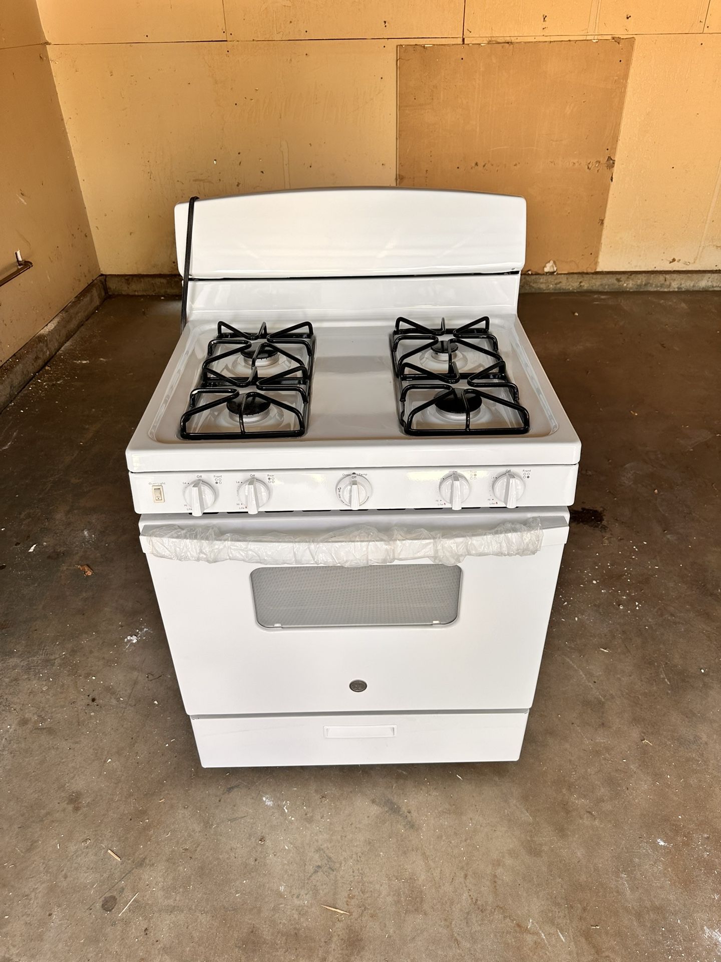 GE 30 Inch 4 Burner Gas Stove