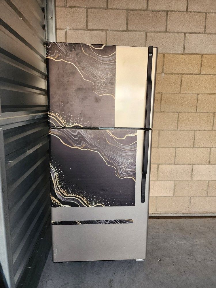 Hotpoint Refrigerator- FREE