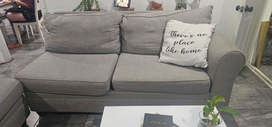 Free!! Seccional Sofa
