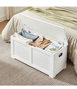 Storage Chest, Storage Bench with 2 Safety Hinges, Farmhouse Style, 15.7 x 39.4 x 18.3 Inches, for Entryway, Bedroom, Living Room, Cloud White ULSB061