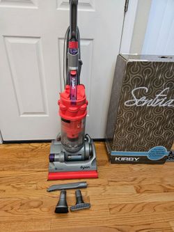 New Cond DYSON DC 14 vacuums  , with ATTACHMENTS  , WORKS EXCELLENT  , in the box