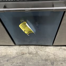 Frigidaire Professional Dishwasher In Stainless Steel New Open Box